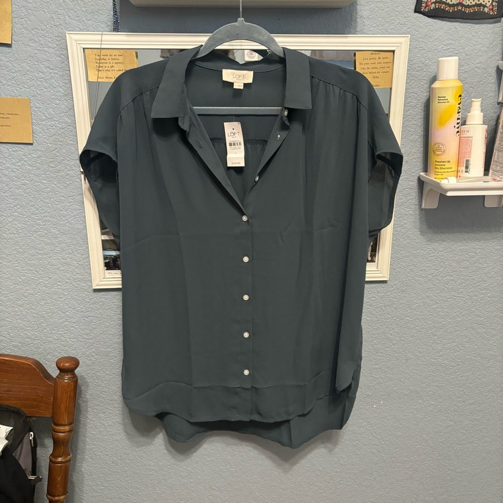 Loft size L flowy and lightweight business casual or casual top in teal